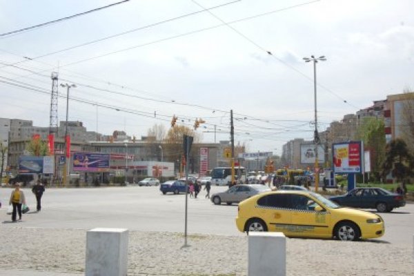 Trebuie să ne asigurăm! A traversat în fugă pe trecere şi a fost accidentat